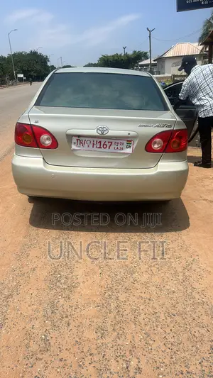 Toyota Corolla LE 4dr Sedan (1.8L 4cyl 4A) 2013 Brown
