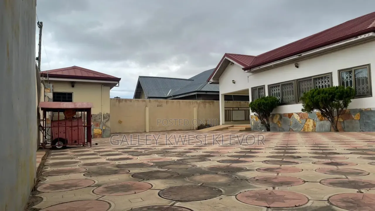 4bdrm House in West Hills Mall Area for rent
