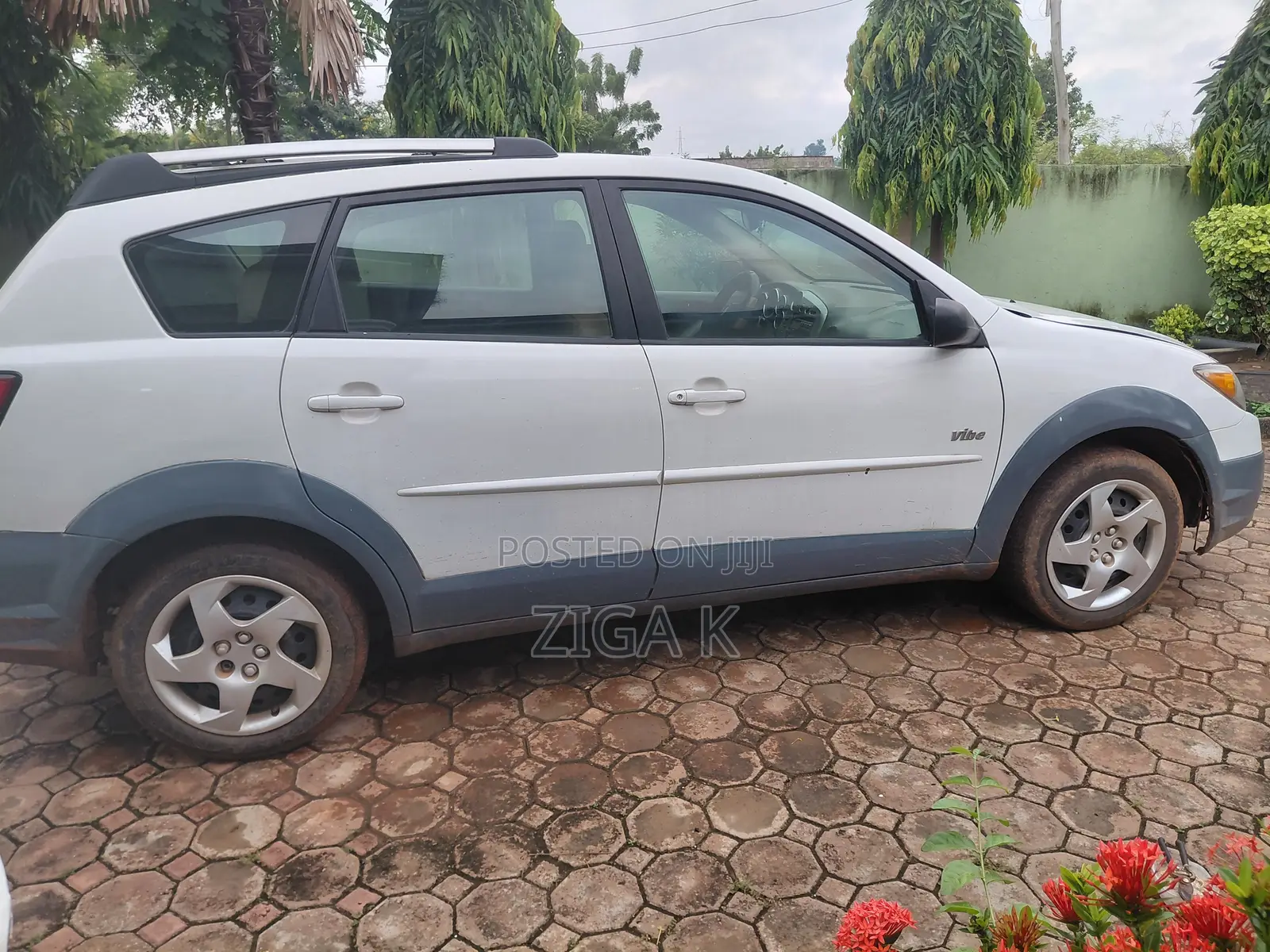 Pontiac Vibe Automatic 2003 White