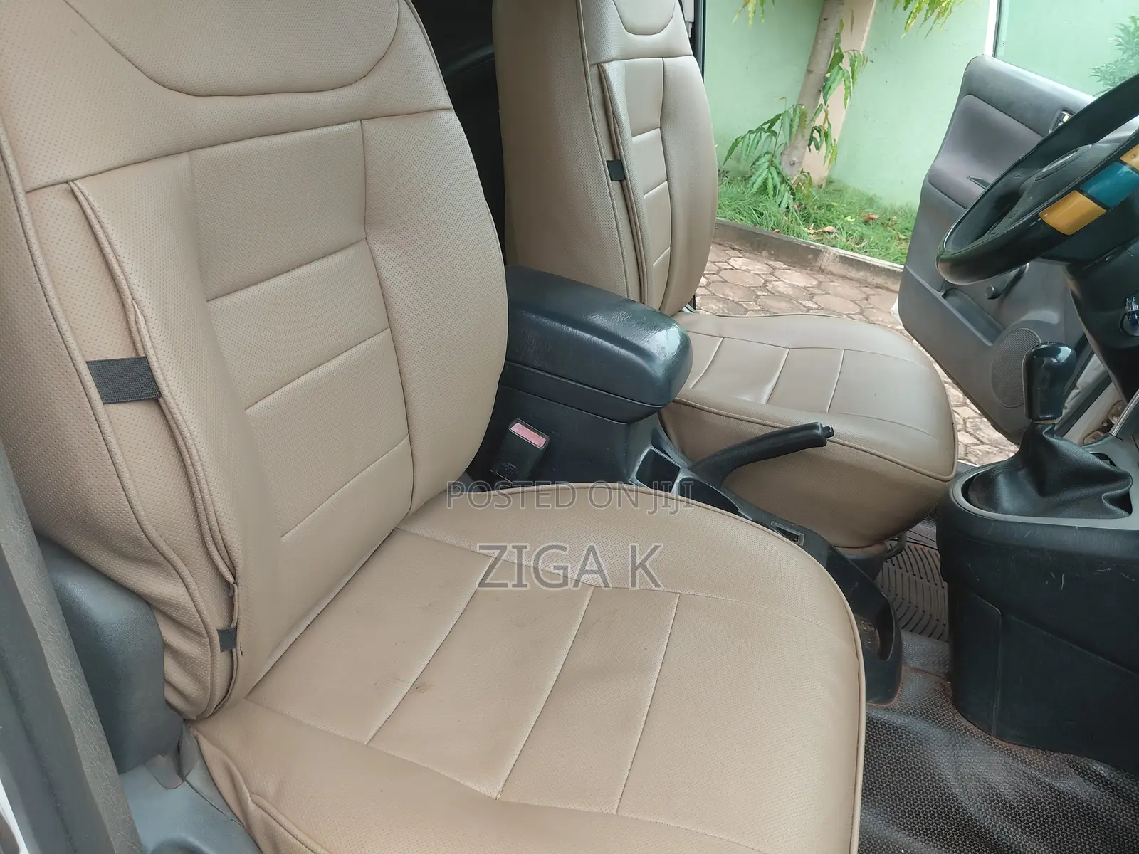 Pontiac Vibe Automatic 2003 White