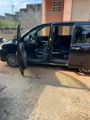 Toyota Sienta 1.5 AWD 2015 Purple