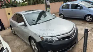 Toyota Camry SE 4dr Sedan (2.5L 4cyl 6A) 2014 Silver