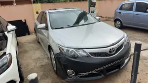 Toyota Camry SE 4dr Sedan (2.5L 4cyl 6A) 2014 Silver