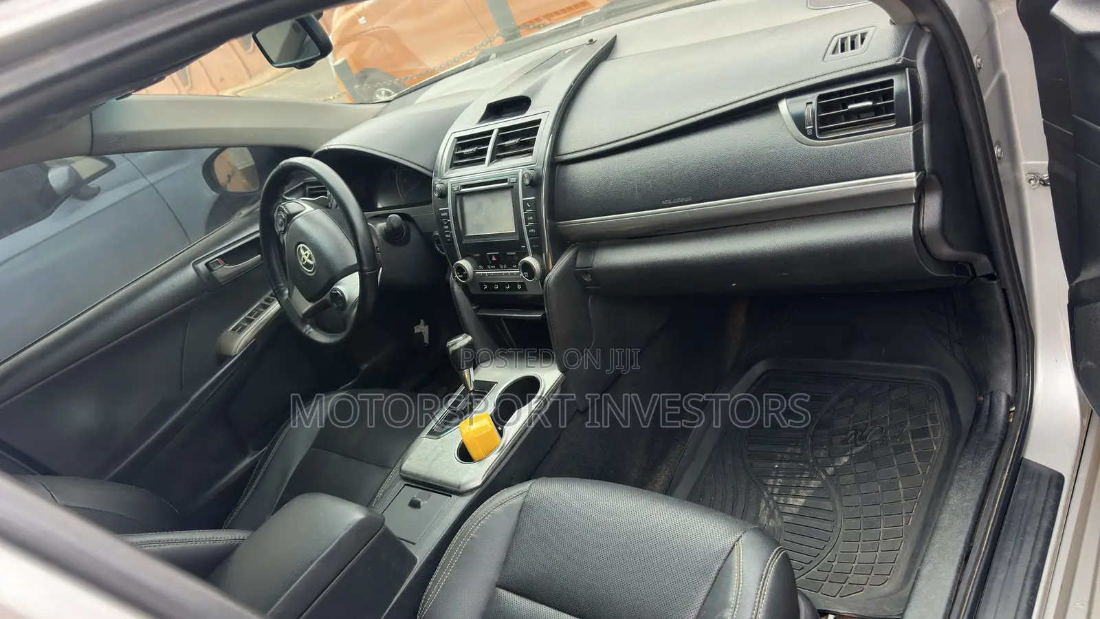 Toyota Camry SE 4dr Sedan (2.5L 4cyl 6A) 2014 Silver