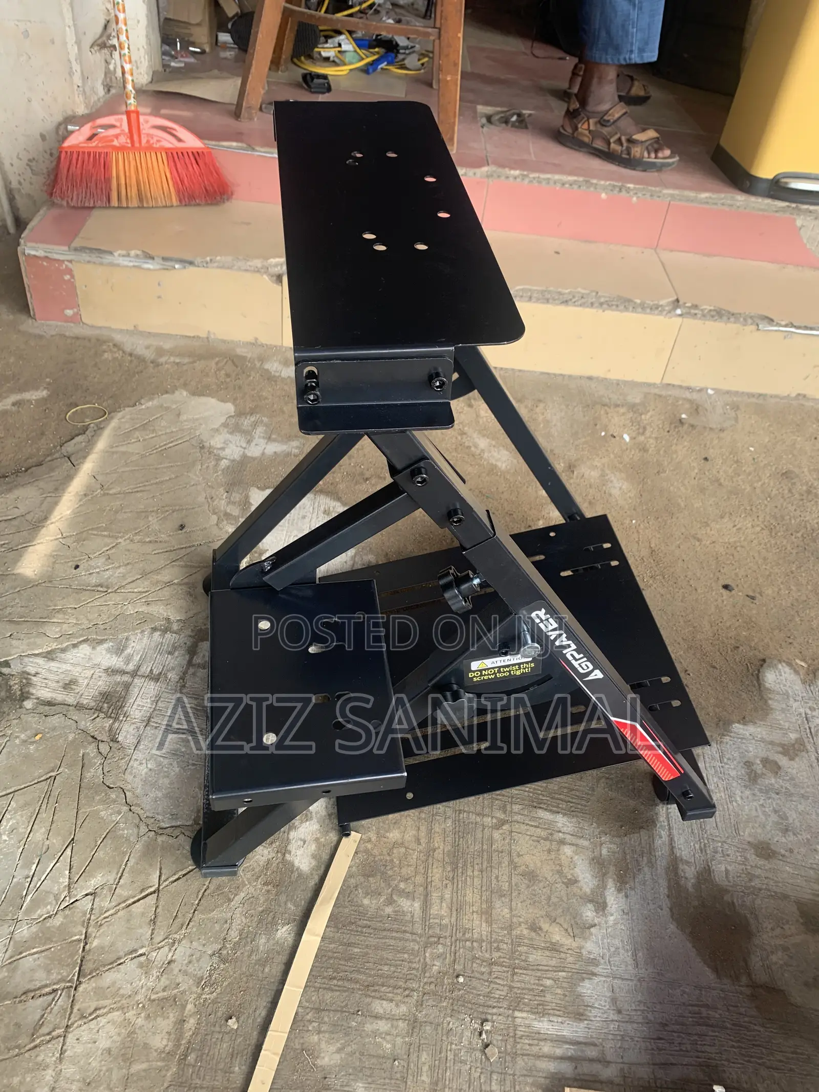 Adjustable Black Metal Racing Steering Wheel Stand