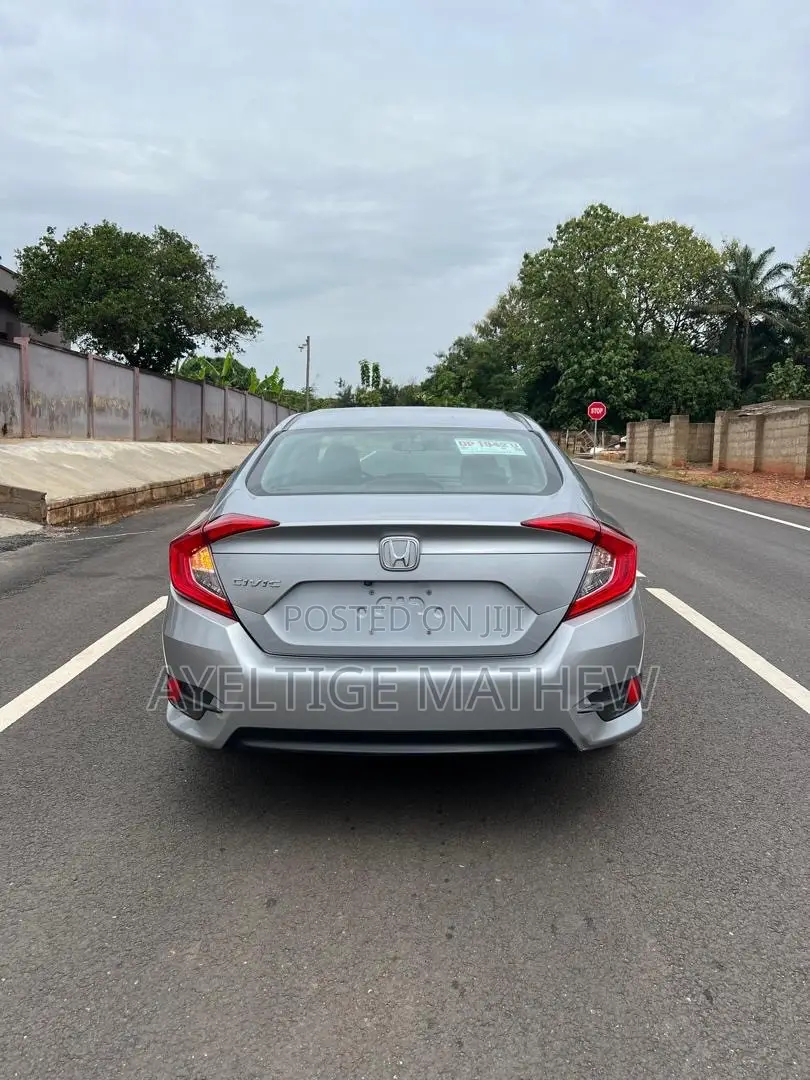 Honda Civic EX 4dr Hatchback (1.5L 4cyl) 2017 Gray
