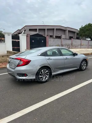 Honda Civic EX 4dr Hatchback (1.5L 4cyl) 2017 Gray