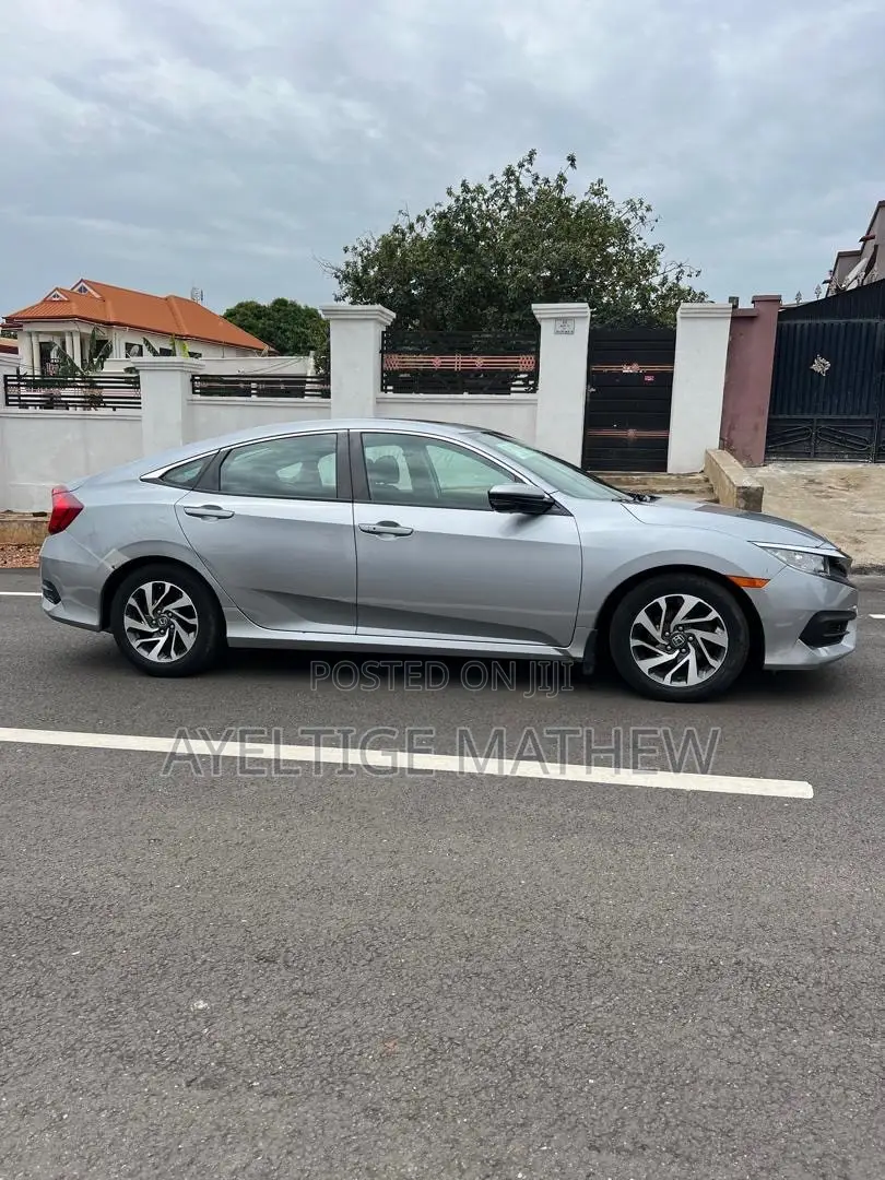 Honda Civic EX 4dr Hatchback (1.5L 4cyl) 2017 Gray