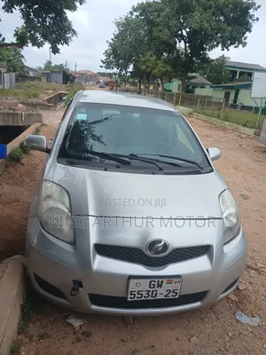 Toyota Vitz 1.3 FWD 3dr 2010 Silver