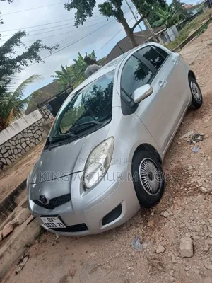 Toyota Vitz 1.3 FWD 3dr 2010 Silver