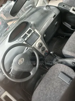 Toyota Vitz 1.3 FWD 3dr 2010 Silver