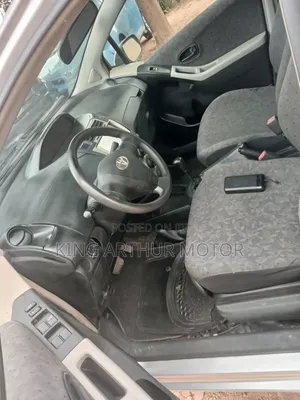 Toyota Vitz 1.3 FWD 3dr 2010 Silver