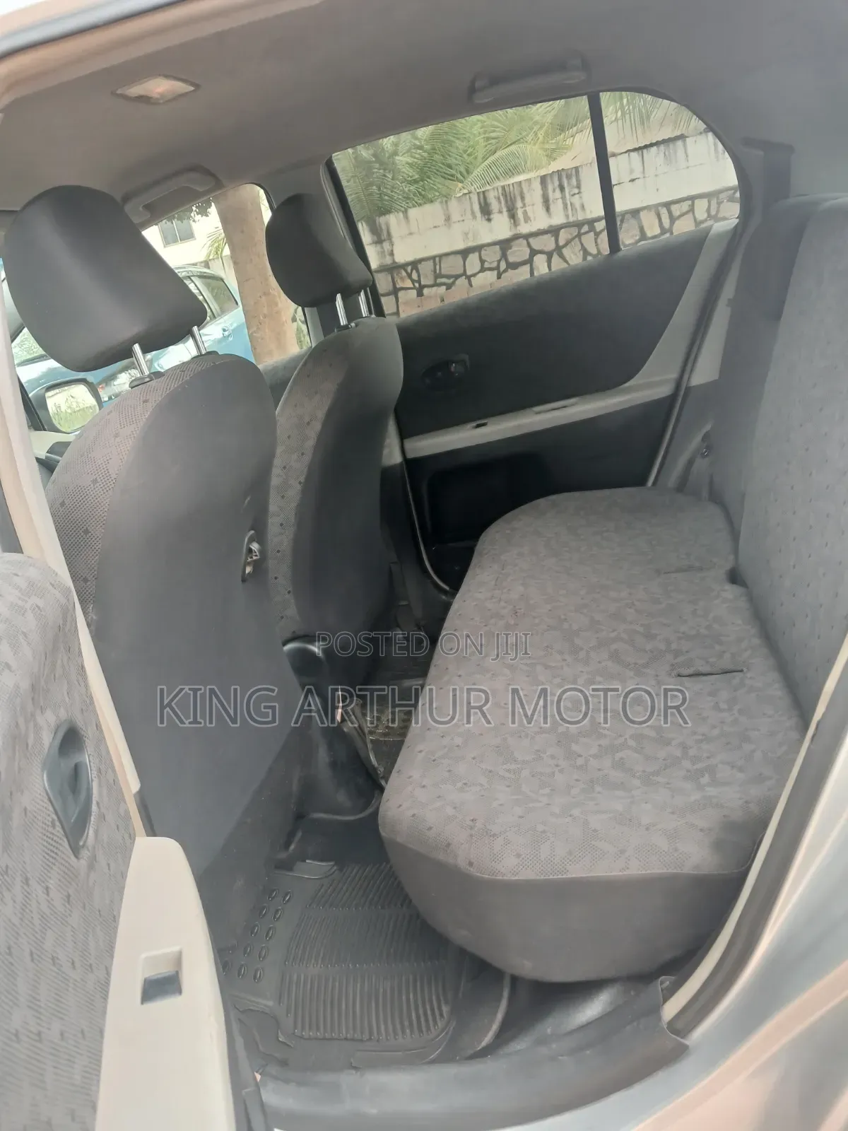 Toyota Vitz 1.3 FWD 3dr 2010 Silver