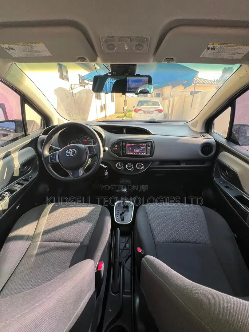 Toyota Yaris 2017 Gray