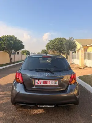 Toyota Yaris 2017 Gray
