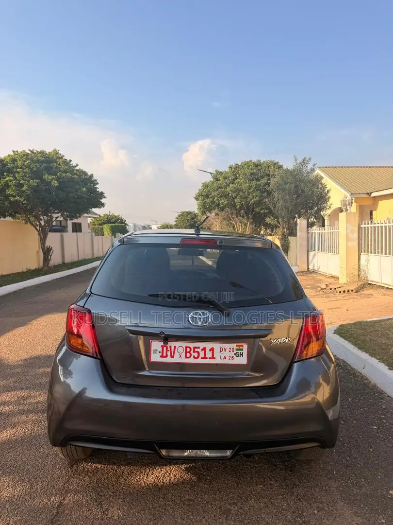 Toyota Yaris 2017 Gray