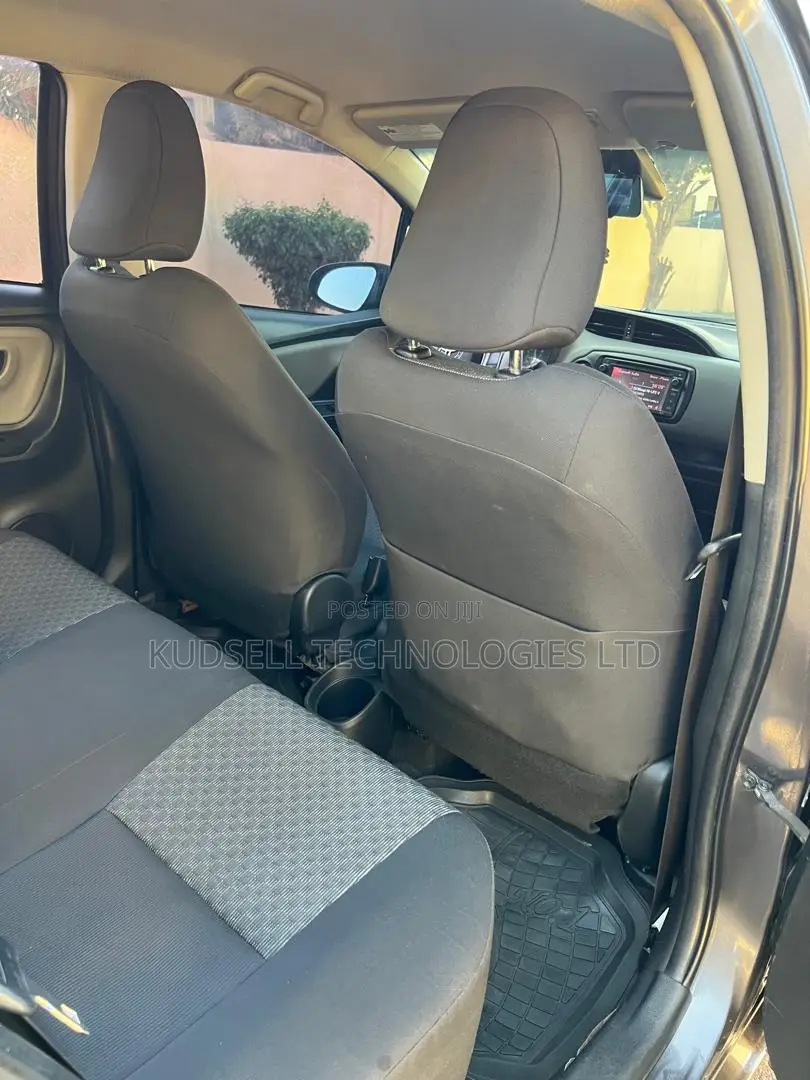 Toyota Yaris 2017 Gray