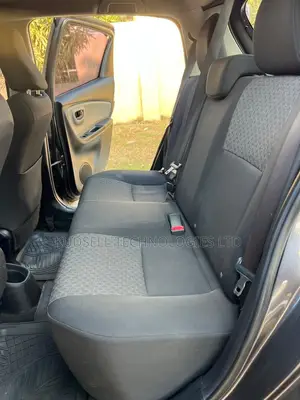 Toyota Yaris 2017 Gray
