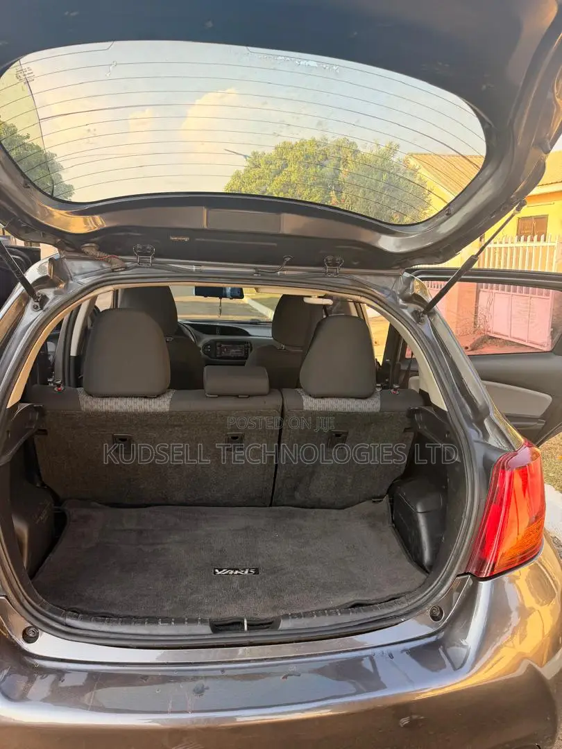 Toyota Yaris 2017 Gray