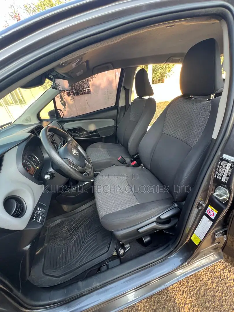 Toyota Yaris 2017 Gray
