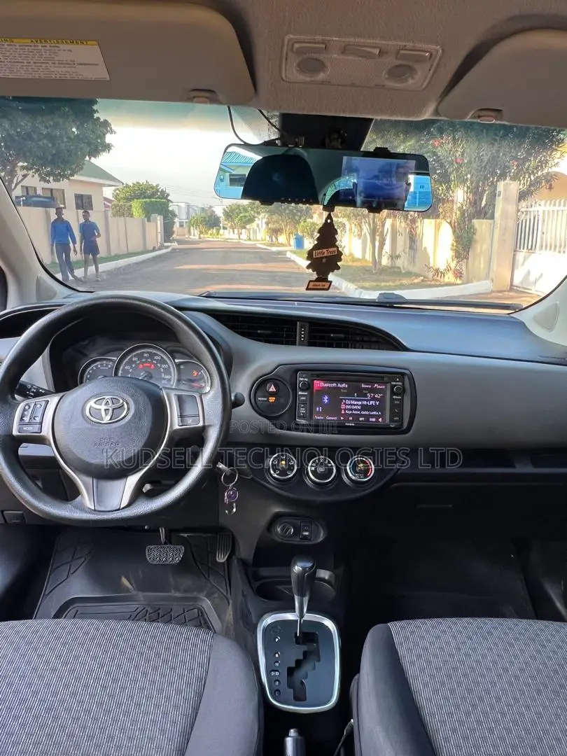 Toyota Yaris 2017 Gray