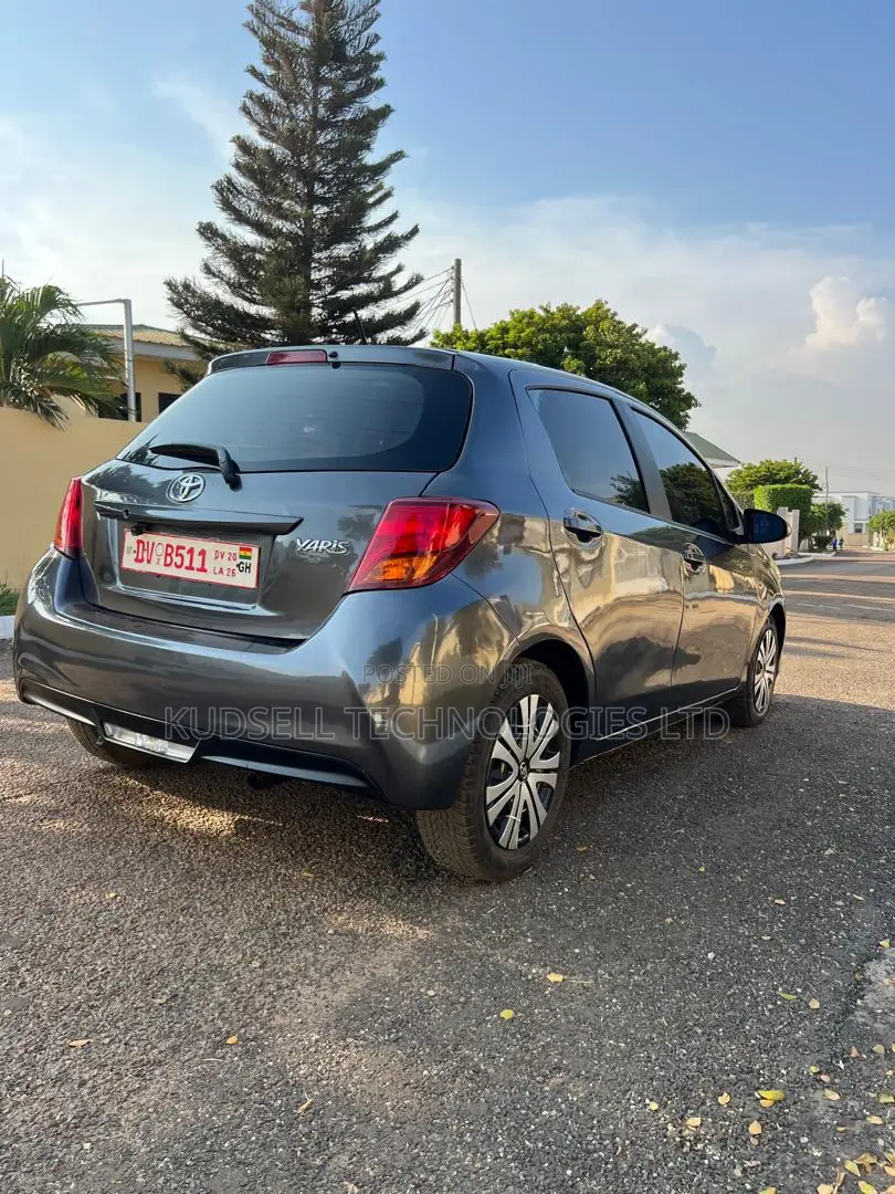 Toyota Yaris 2017 Gray