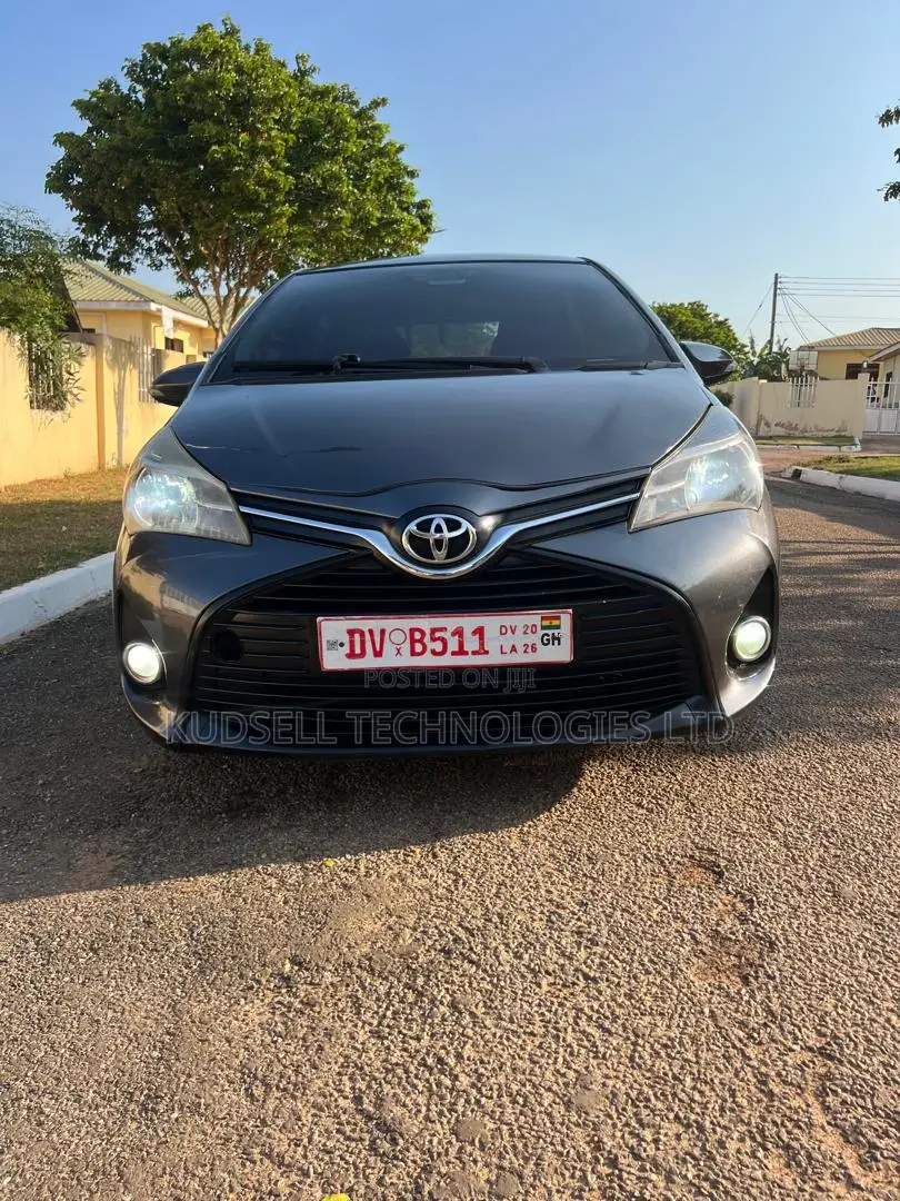 Toyota Yaris 2017 Gray