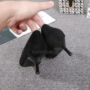 Women’s Black Pointed-Toe High Heel Pumps in a Box