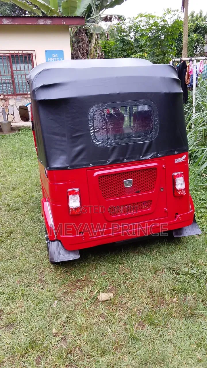 Bajaj RE 2023 Red