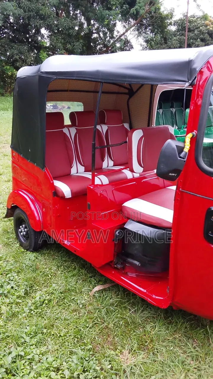 Bajaj RE 2023 Red