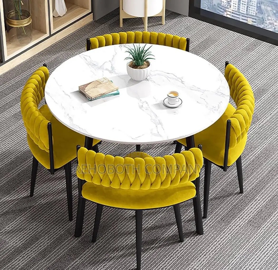 Luxurious Dining Table Set