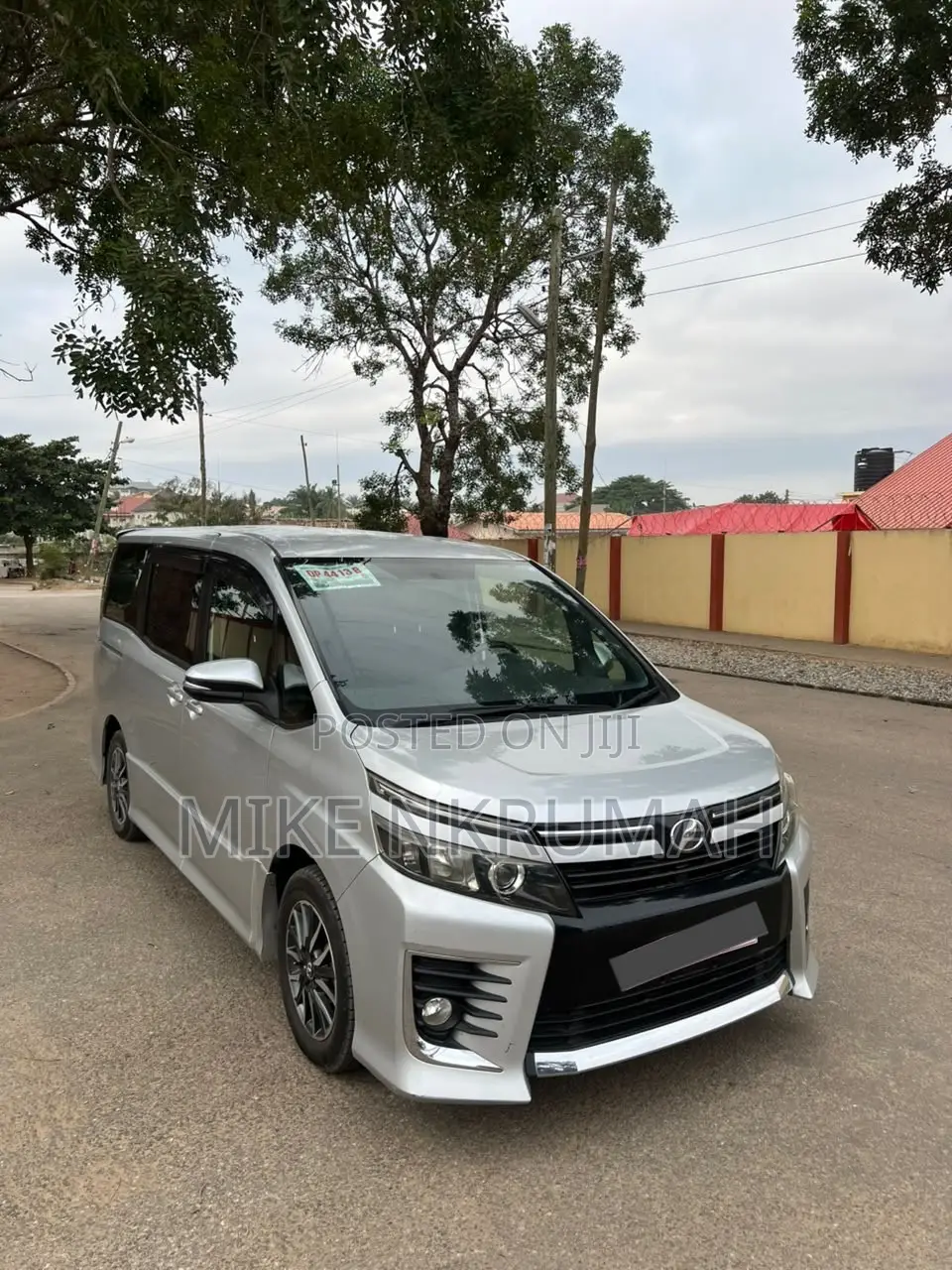 Toyota Voxy 2014 Silver