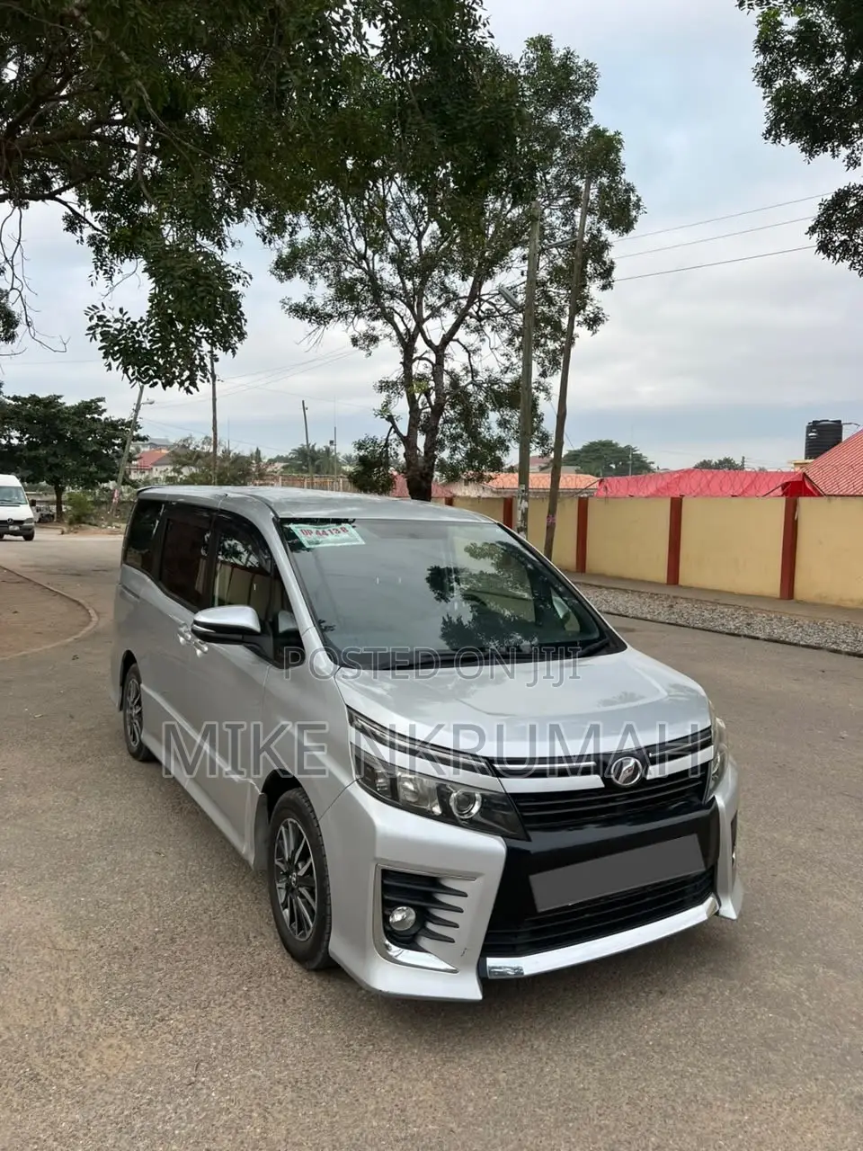 Toyota Voxy 2014 Silver