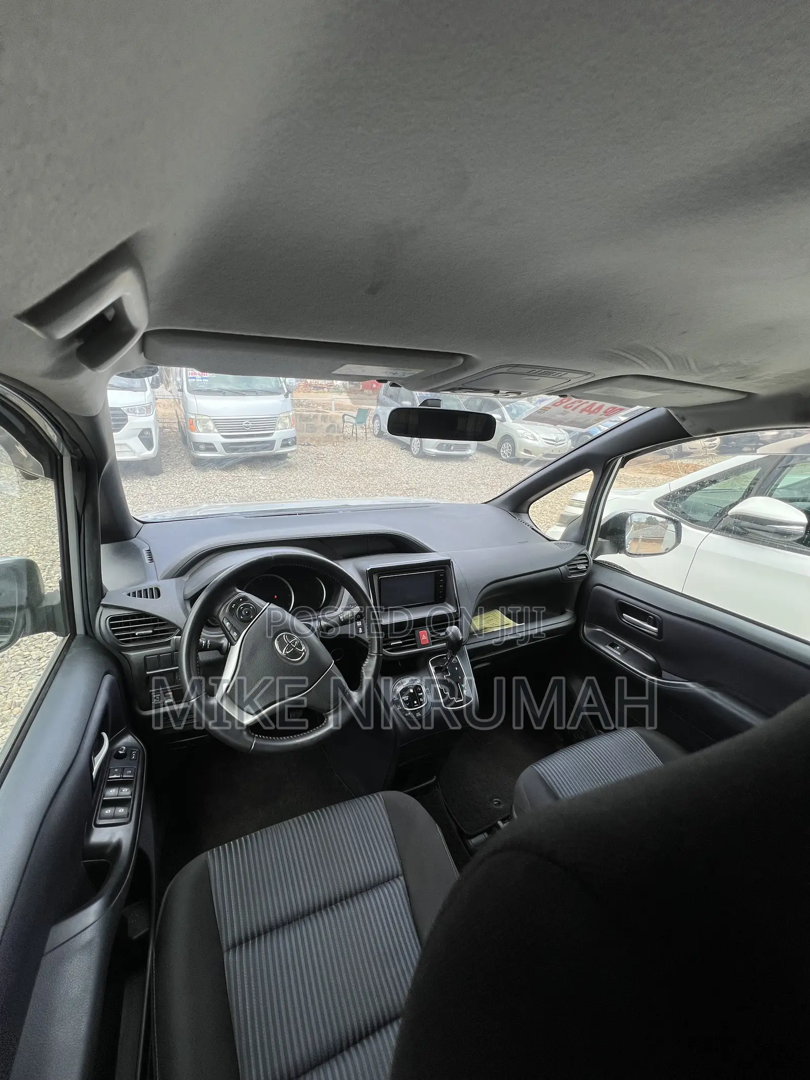 Toyota Voxy 2014 Silver
