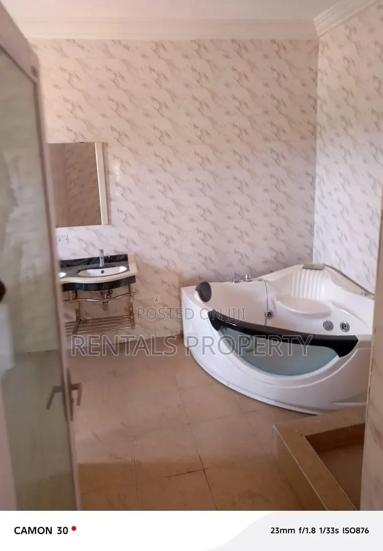4bdrm Duplex in Oyarifa Mall Area for rent