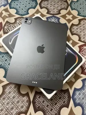 New Apple iPad Pro 13 (2025) 256 GB Black