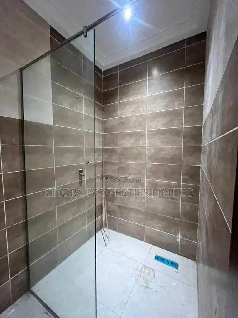 4bdrm Duplex in Anc Area, East Legon for sale
