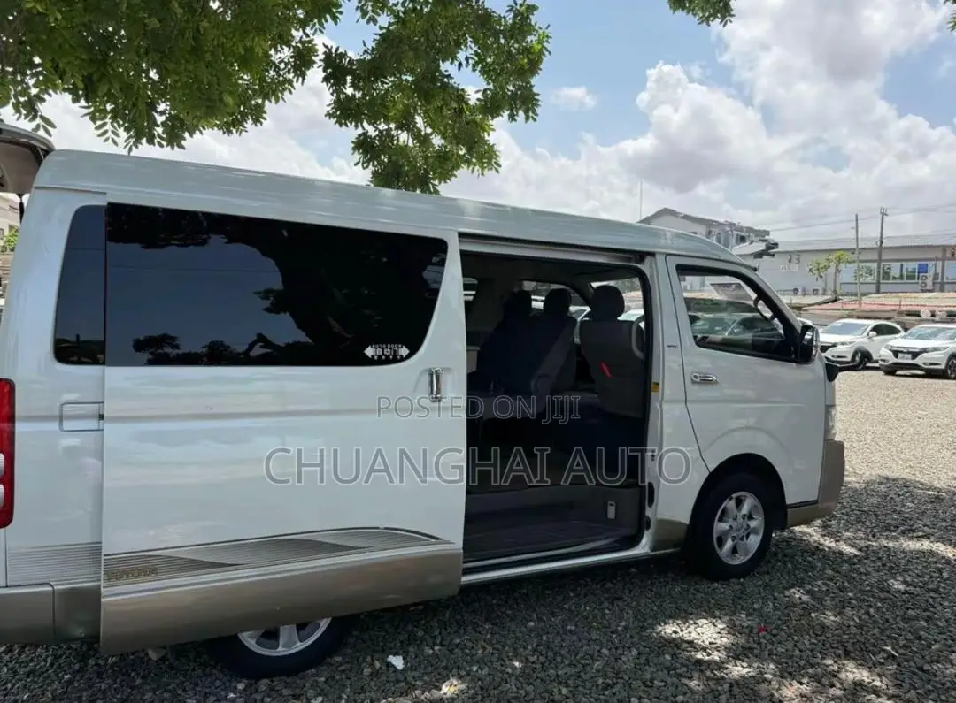 Toyota HiAce 2017