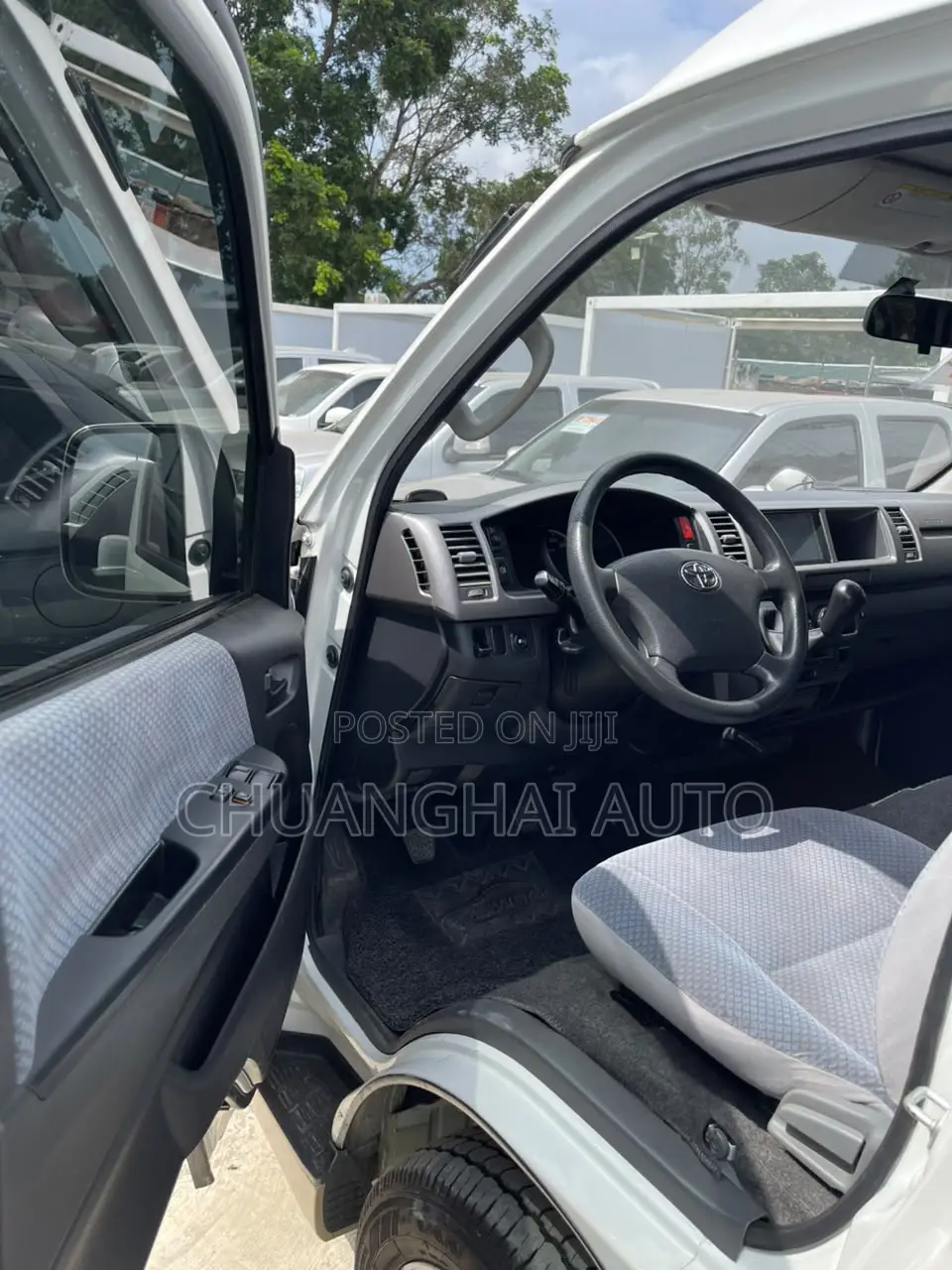 Toyota HiAce 2017
