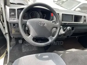 Toyota HiAce 2017