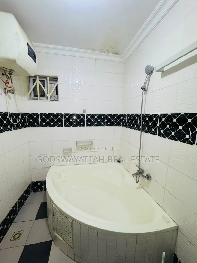 3bdrm House in East Legon, Adjiriganor for sale