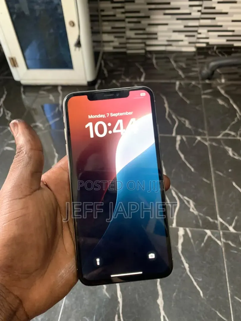 Apple iPhone XS Max 64 GB White