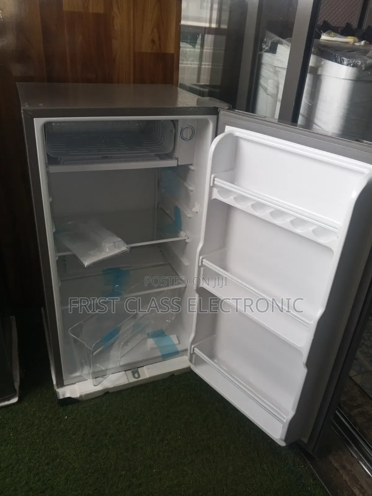 Flamino Refrigerator -Freezes Food Easy