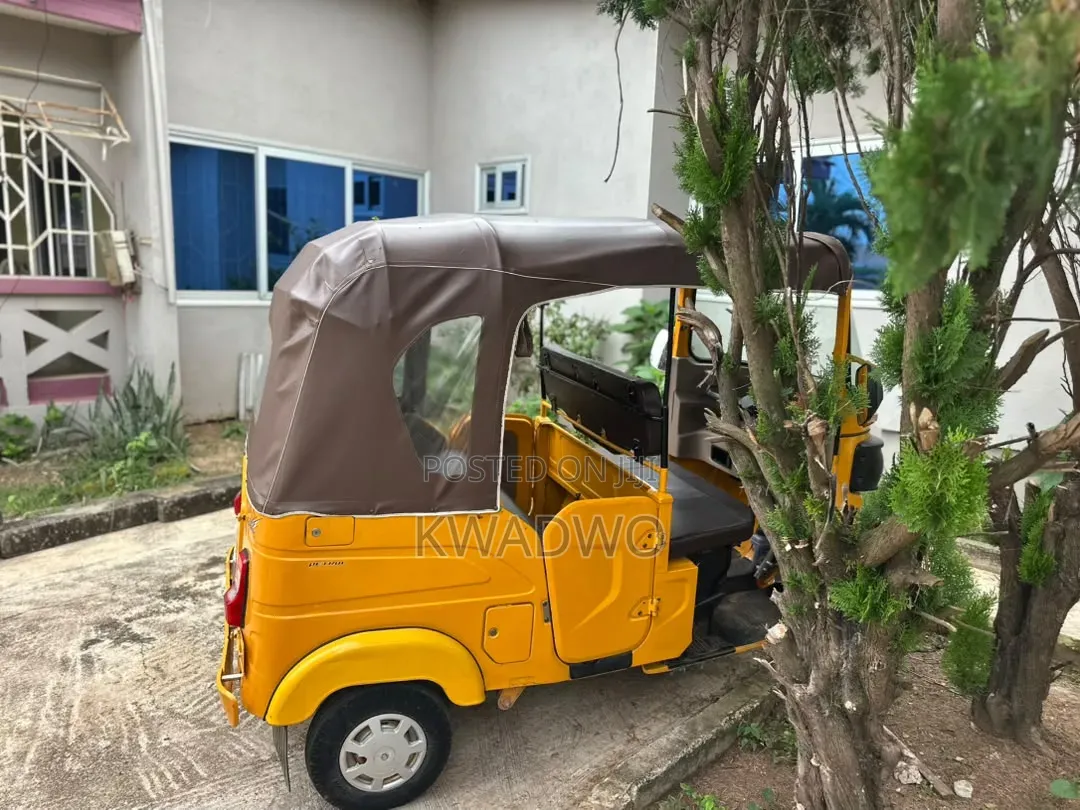 Bajaj RE 2026 Yellow