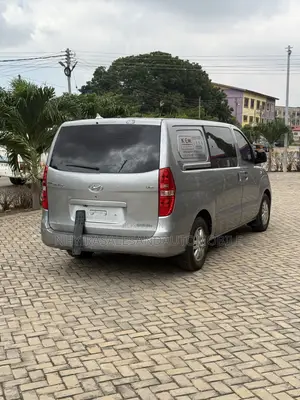 Hyundai H200 2016 Gray