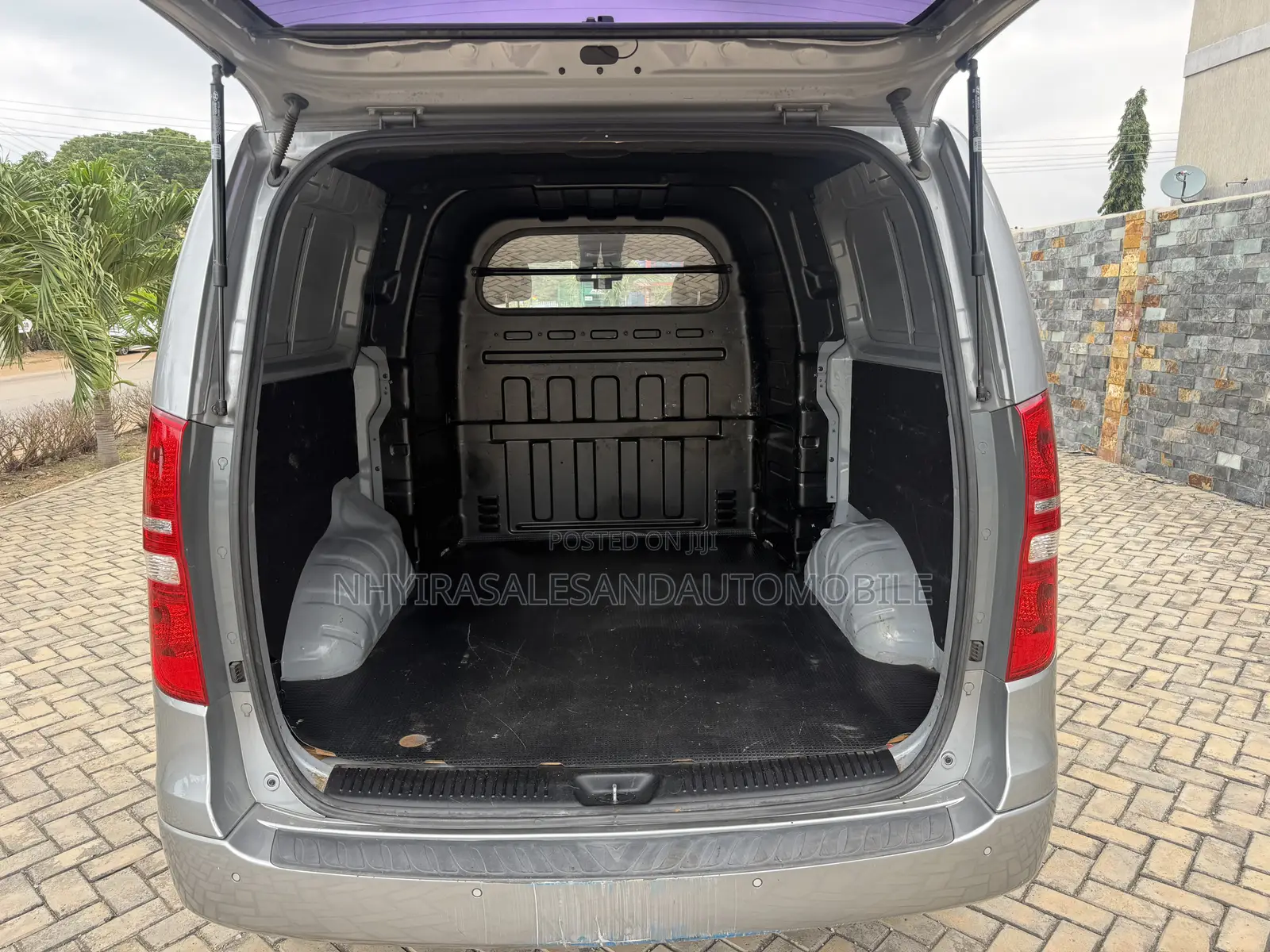 Hyundai H200 2016 Gray