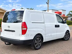 Hyundai H1 2009 White