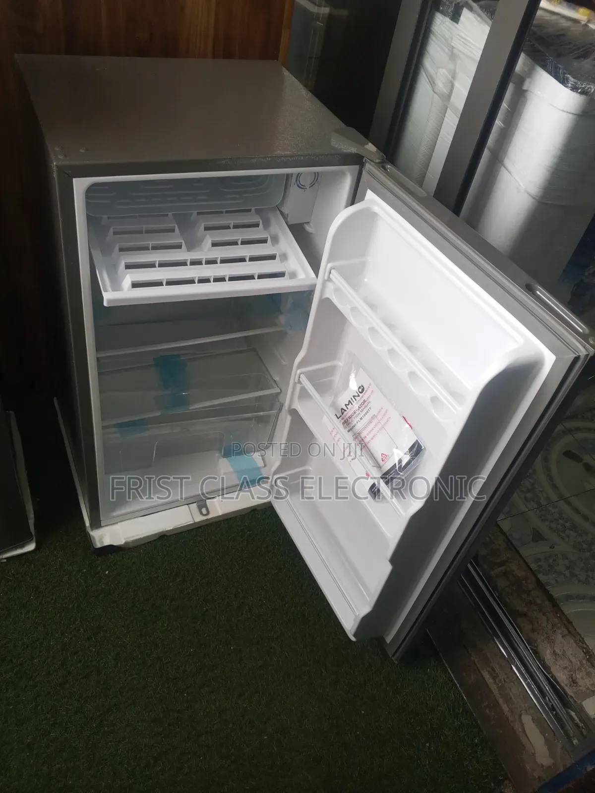 Flamino Refrigerator -Freezes Food Easy