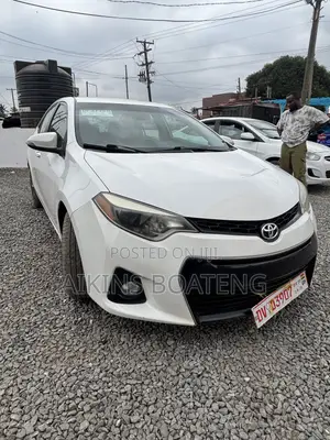 Toyota Corolla S 4dr Sedan (1.8L 4cyl CVT) 2015 White