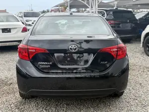 Toyota Corolla XLE (1.8L 4cyl 2A) 2018 Black